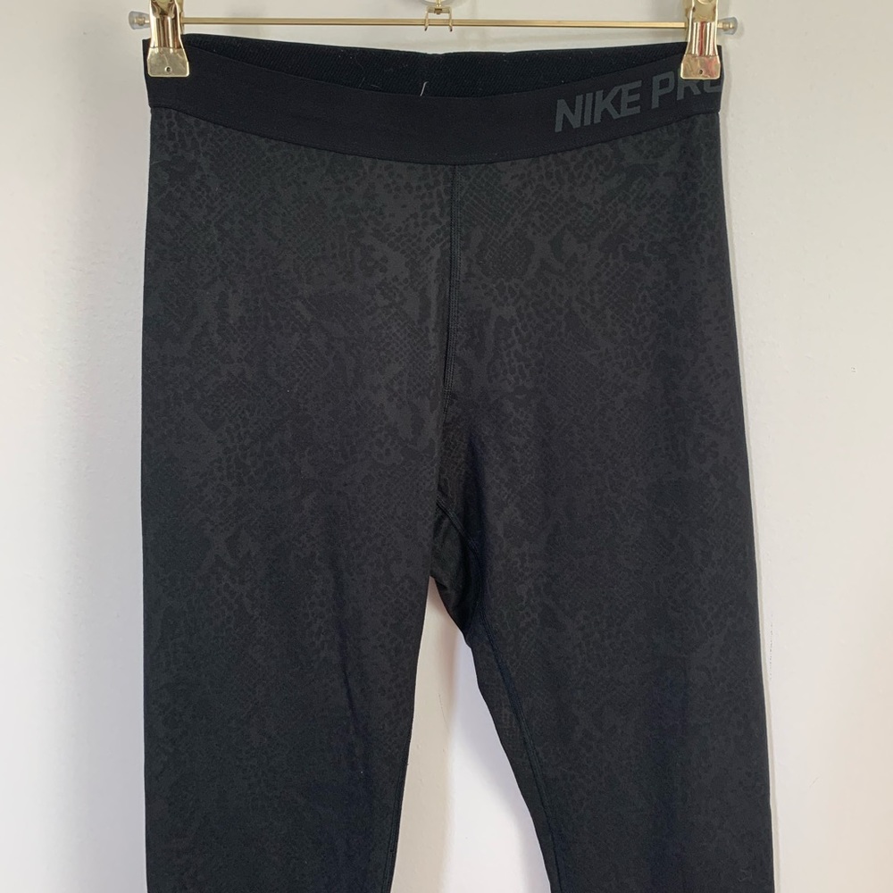 Nike pro snakeskin leggings